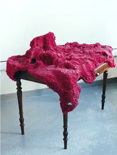 Corail chevilles et table, 2013 - vrai corail, chevilles, table Emmaus
110 x 75 x 90 cm